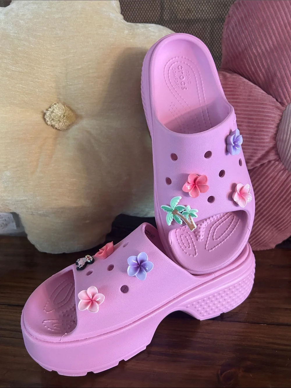 Crocs Pink stomp slides with charms